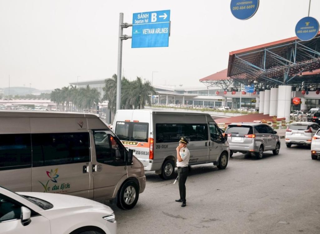 Dịch vụ đưa đón sân bay Nội Bài bằng xe 16 chỗ